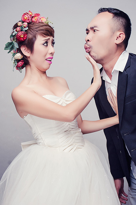 Thu Trang cùng chồng chụp ảnh hài hước để kỷ niệm 3 năm ngày cưới.